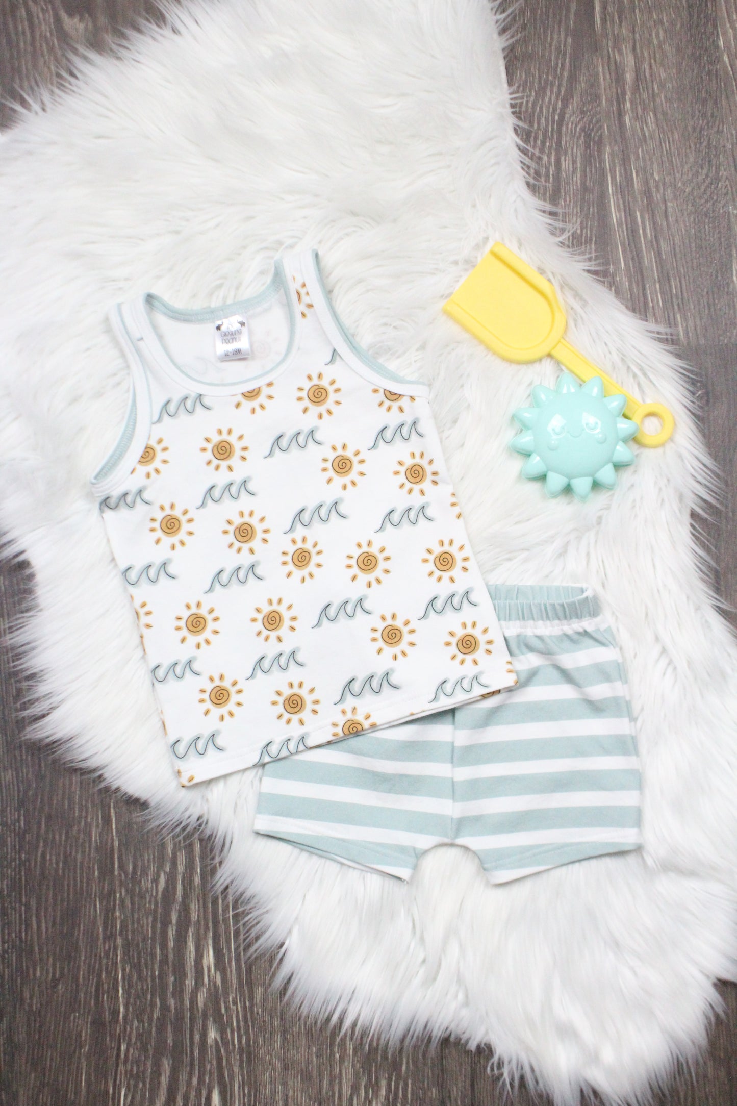 Sunshine & Waves Tank